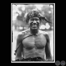 MÍLLET RIENDO, MEDIA FIGURA - Fotografía de GUIDO BOGGIANI